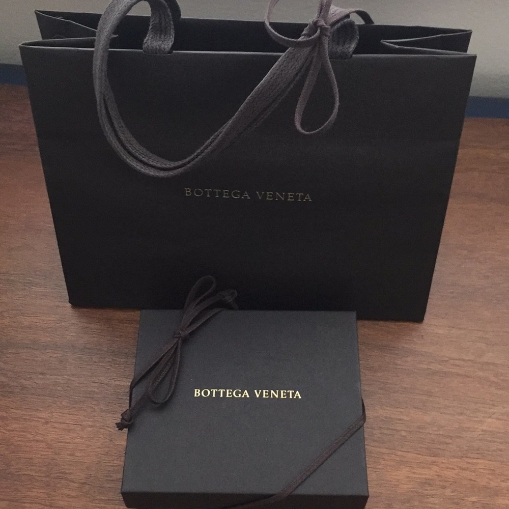 Brand new w/tag authentic Bottega Veneta card case